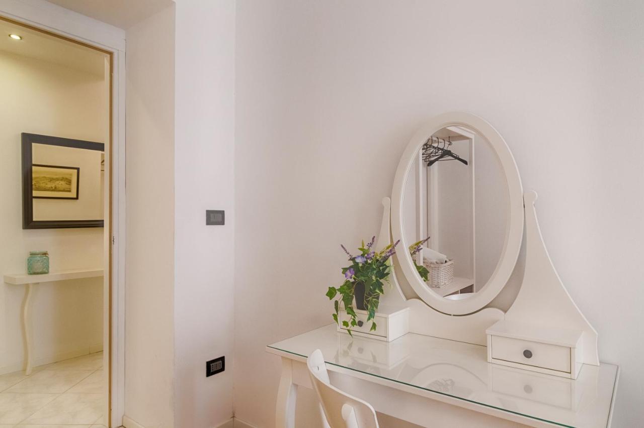 Mihaela Apartment - Charme Near The Station ترييستي المظهر الخارجي الصورة